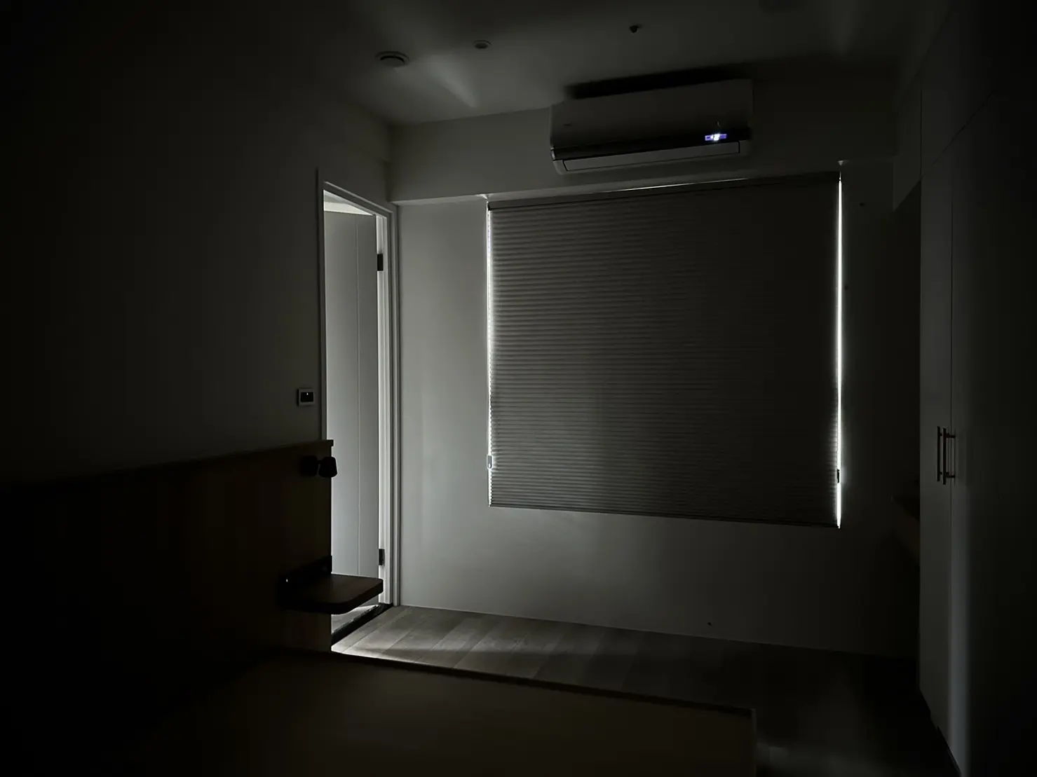 房間風琴簾框內安裝的考量 1